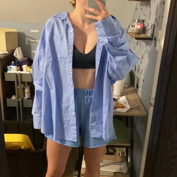 Light blue oversized button down - Picture 2 of 4